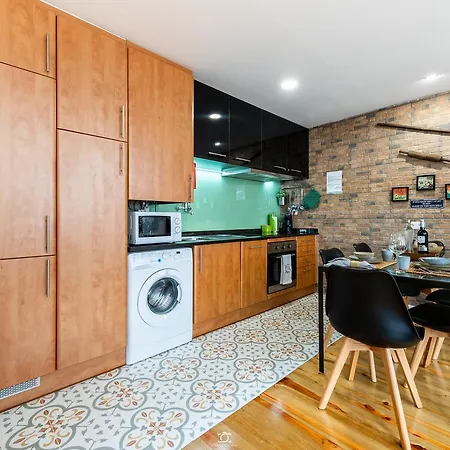 Merc Downtown's Place Apartment *